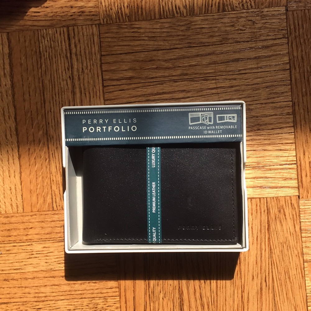 Perry Ellis Leather Wallet NWT